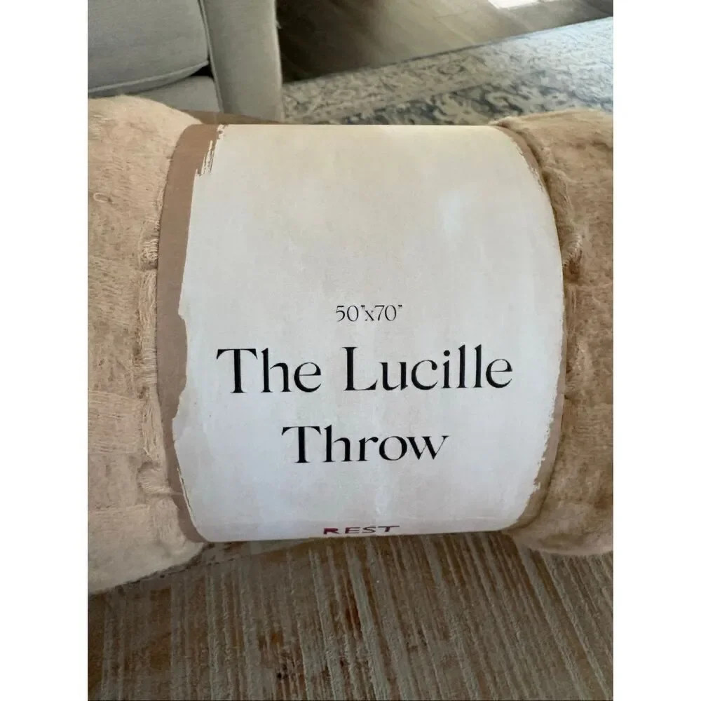 NWT Anthropologie Tasseled Lucille Throw Blanket In Cream Pink 50x70”